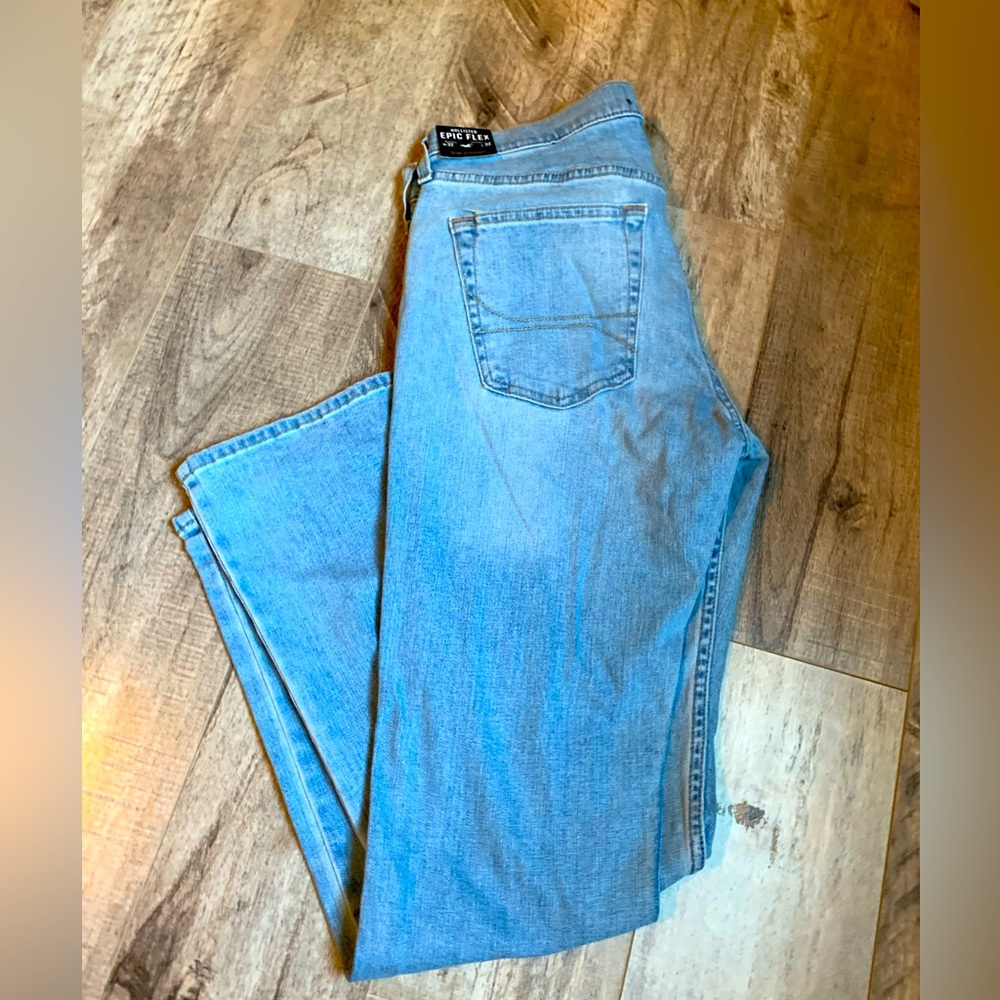 NWT Hollister men’s light wash epic flex slim straight jeans 32x32